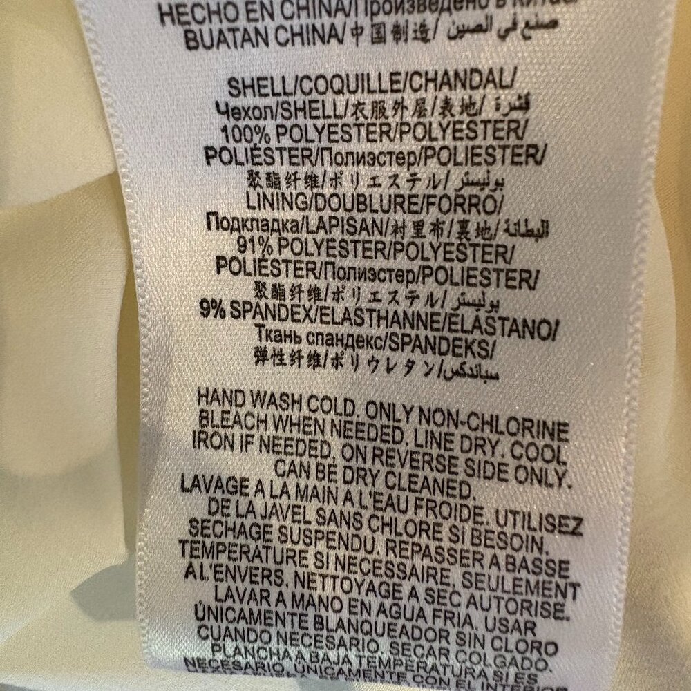 BGBCMAXAZRIA long dress with cut out back.  Fully lined.  Size 08